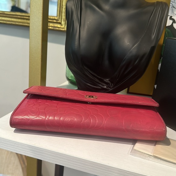 Chanel Camellia Embossed Lambskin Leather L Flap Wallet with Box - Picture 4 of 8